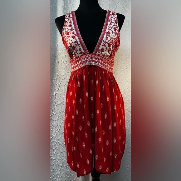 Lulus Dresses & Skirts - LULUS- Boho Red 🌹Floral Deep V-Neck Mini Dress (L)